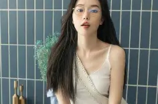 娱乐圈大瓜连环炸：黑眼圈男星疑隐瞒二胎冷巴豪车代言照常走花路